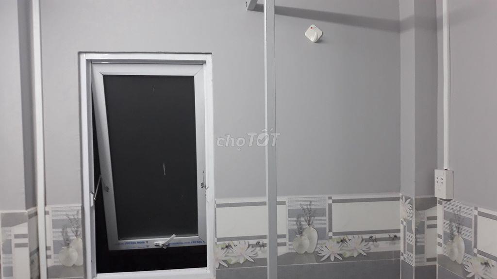 Cho thuê nhà nhỏ xinh 10m2, 1 phòng ngủ ngay trung tâm Quận 4