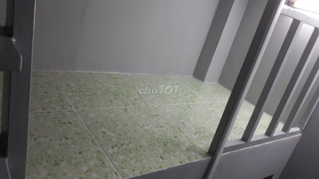 Cho thuê nhà nhỏ xinh 10m2, 1 phòng ngủ ngay trung tâm Quận 4