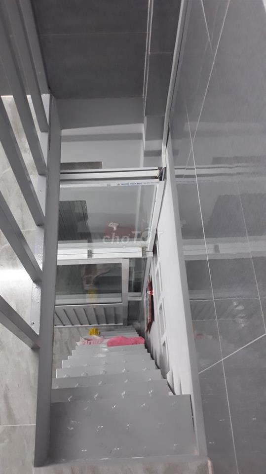 Cho thuê nhà nhỏ xinh 10m2, 1 phòng ngủ ngay trung tâm Quận 4