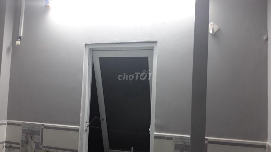 Cho thuê nhà nhỏ xinh 10m2, 1 phòng ngủ ngay trung tâm Quận 4
