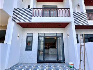 Chủ ngộp bank bán nhà ngay phường phước tân  vòng xoay cổng 1 sổ hồng hoàn công 600tr nhận nhà