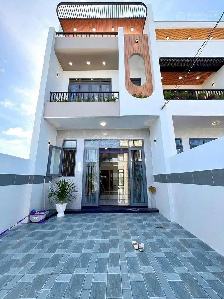 Bán nhà cuối đường đồng khởingay gần chợ  sổ riêng thổ cư600tr nhận nhà