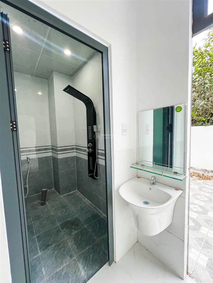 Bán căn nhà view sông cực đẹp  ngay gần ngã 4 tân phong  400tr nhận nhà