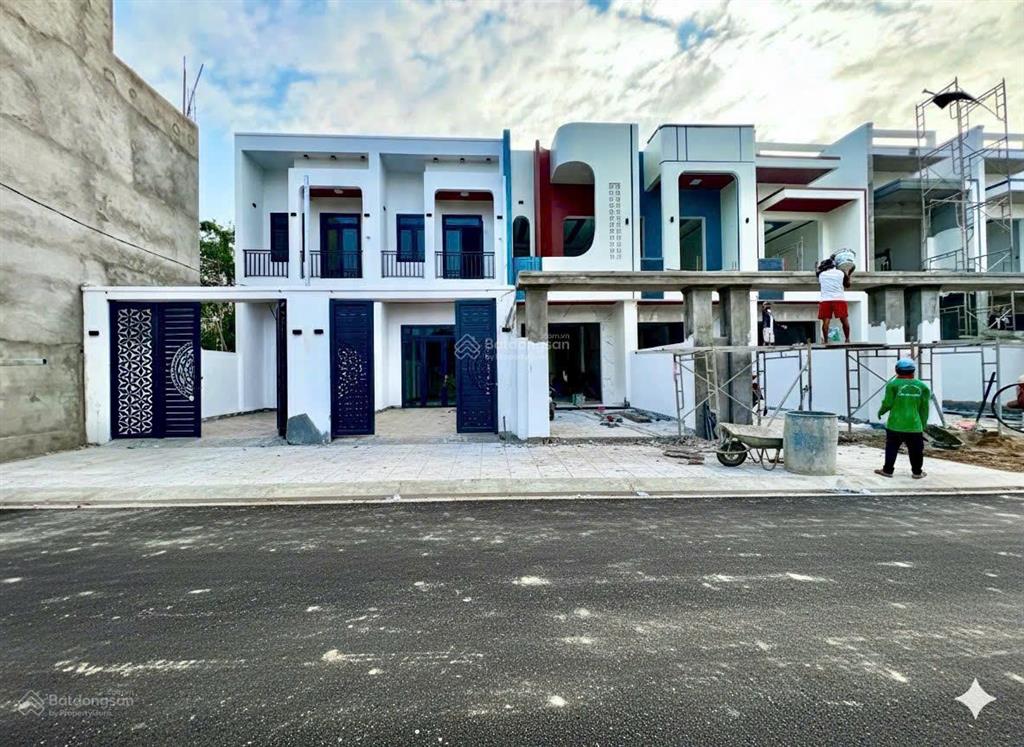 Bán căn nhà view sông cực đẹp  ngay gần ngã 4 tân phong  400tr nhận nhà