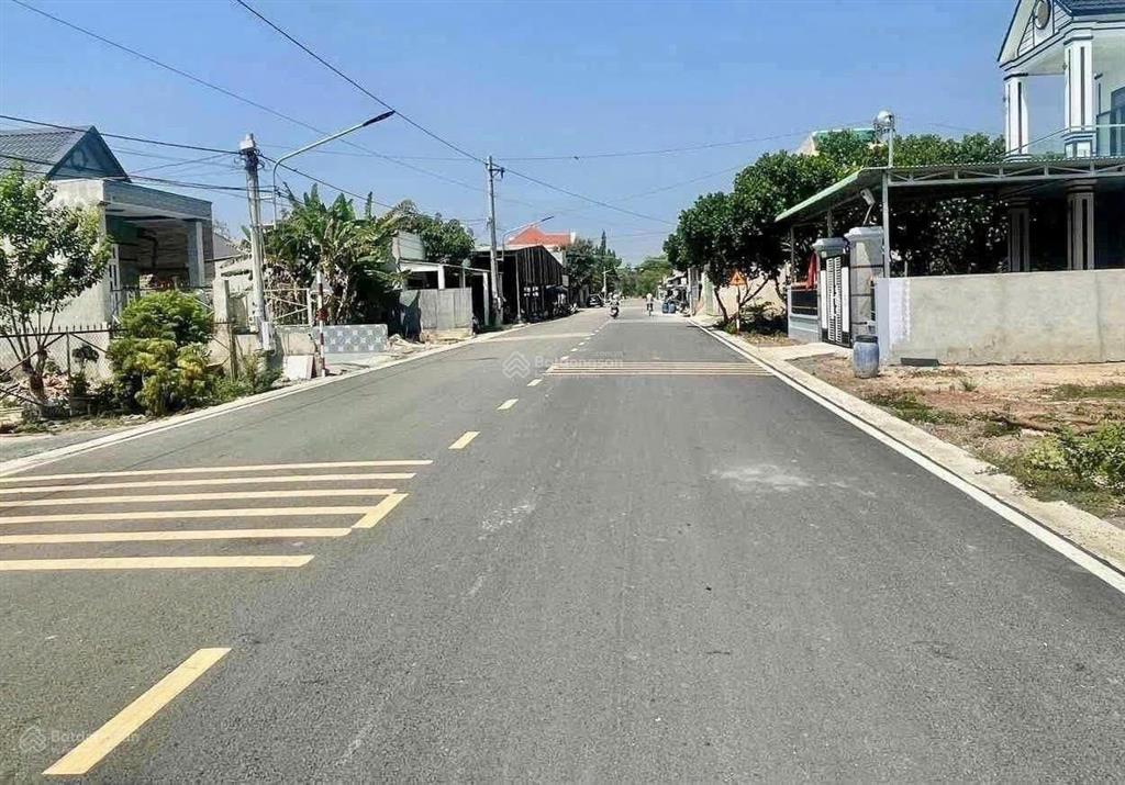 Bán đất mặt tiền hương lộ 15 kinh doanh buôn bán  sổ hồng riêng thổ cư  600tr nhận đất