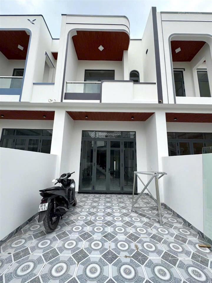 Chỉ cần 700tr nhận ngay căn nhà cực đẹp ngay đường đồng khởi  mặt tiền kinh doanh