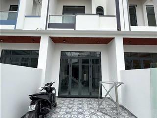 Chỉ cần 700tr nhận ngay căn nhà cực đẹp ngay đường đồng khởi  mặt tiền kinh doanh