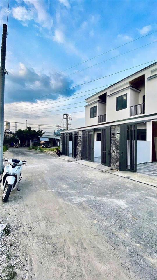 Bán nhà ngay vòng xoay cổng 11 sổ riêng thổ cư hoàn công chỉ cần 700tr nhận nhà