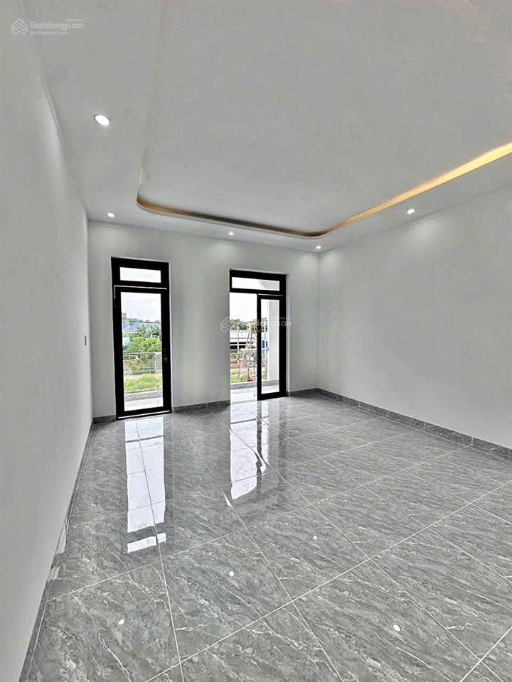 Bán nhà ngay vòng xoay cổng 11 sổ riêng thổ cư hoàn công chỉ cần 700tr nhận nhà