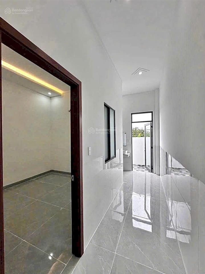 Bán nhà ngay vòng xoay cổng 11 sổ riêng thổ cư hoàn công chỉ cần 700tr nhận nhà