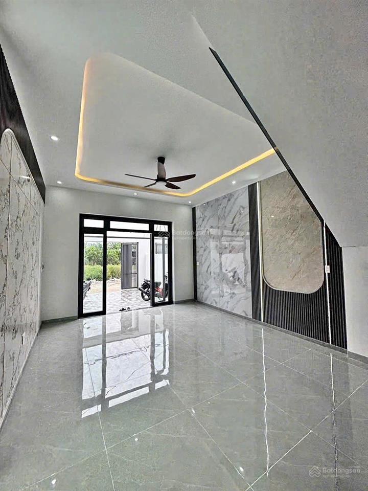 Bán nhà ngay vòng xoay cổng 11 sổ riêng thổ cư hoàn công chỉ cần 700tr nhận nhà