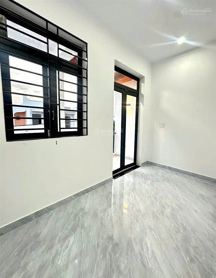Bán gấp căn nhà 1 trệt 1 lầu ngay chợ thạnh phú  giá 2,1tỷ ( chiết khấu thêm nội thất 100trieu )