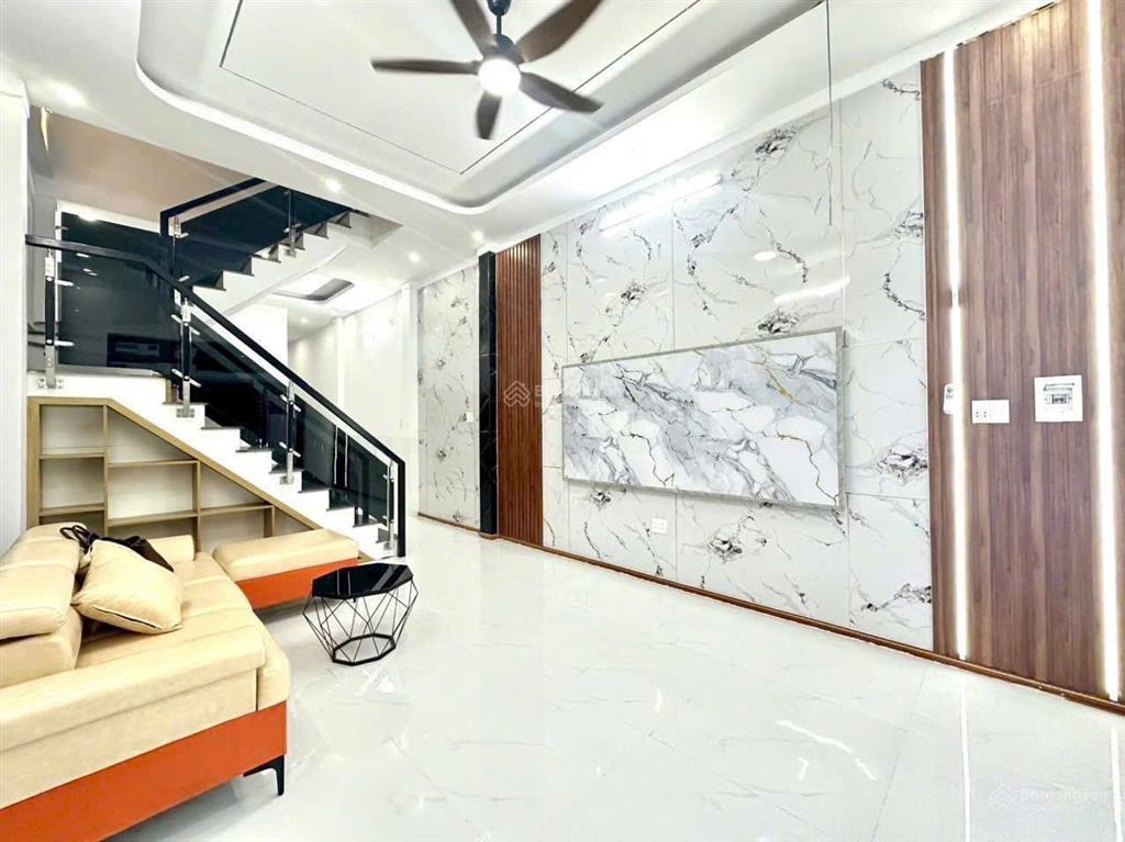 Bán gấp căn nhà 1 trệt 1 lầu ngay chợ thạnh phú  giá 2,1tỷ ( chiết khấu thêm nội thất 100trieu )