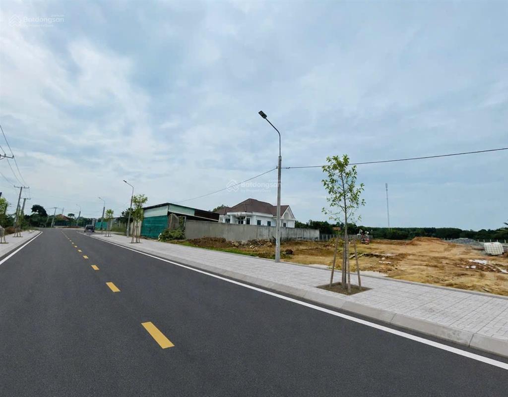 Bán đất nền sổ riêng thổ cưngay đường bờ kè ven sông bửu longgiá 980tr