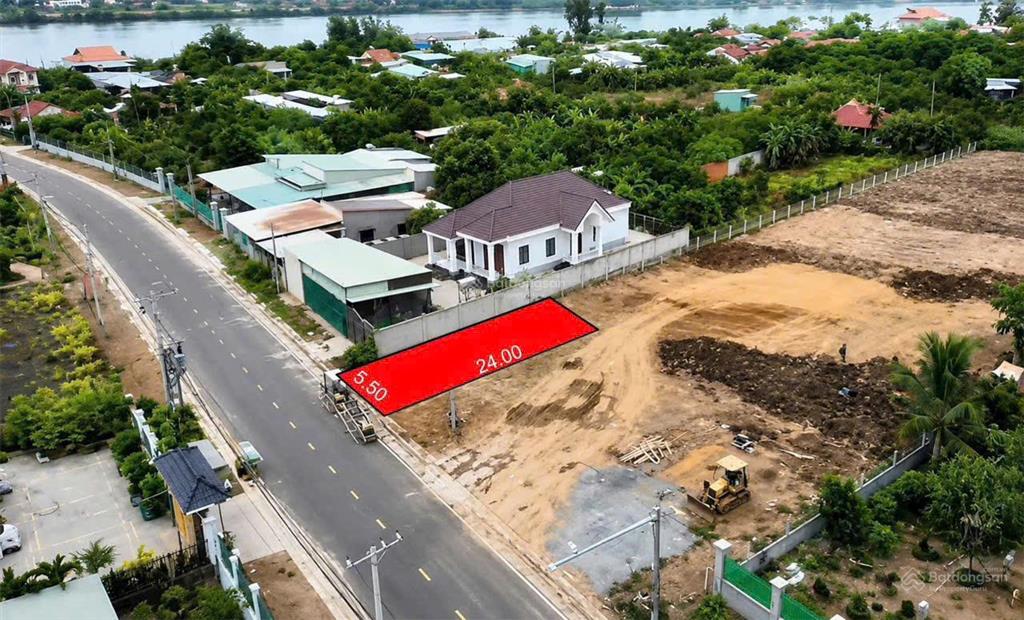 Đất mặt tiền đường hương lộ 15, gần sông mát mẻ, sổ riêng thổ cư giá tổng 980tr