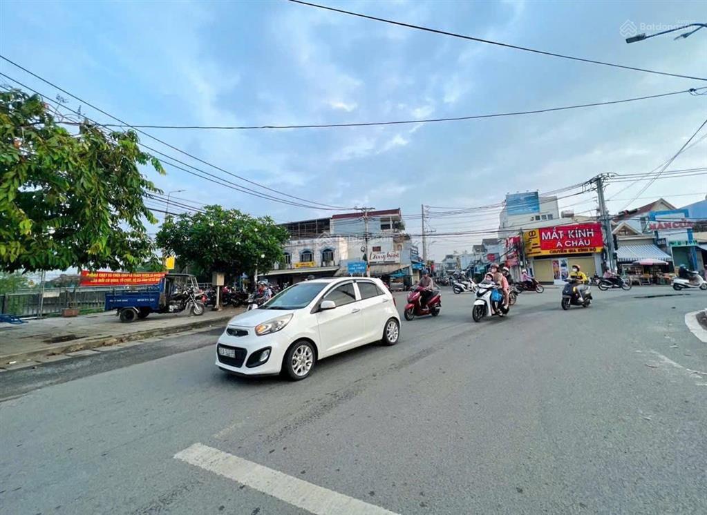 Bán lô đất mặt tiền đường hương lộ 15, sổ riêng thổ cư, ven sông mát mẻ
