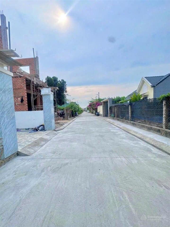 Chính chủ bán gấp lô đất siêu đẹp  ngay gần chợ thạnh phú  sổ riêng thổ cư