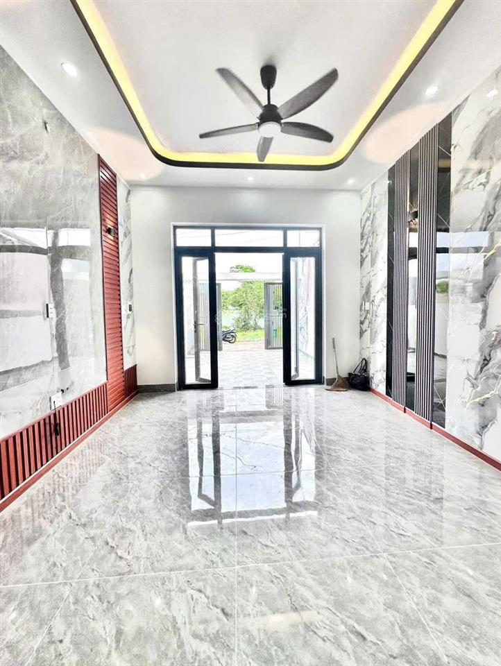 Định cư nước ngoài bán gấp căn nhà sổ riêng thổ cư hoàn công ở cổng 11