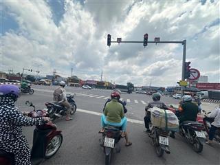 Định cư nước ngoài bán gấp căn nhà sổ riêng thổ cư hoàn công ở cổng 11