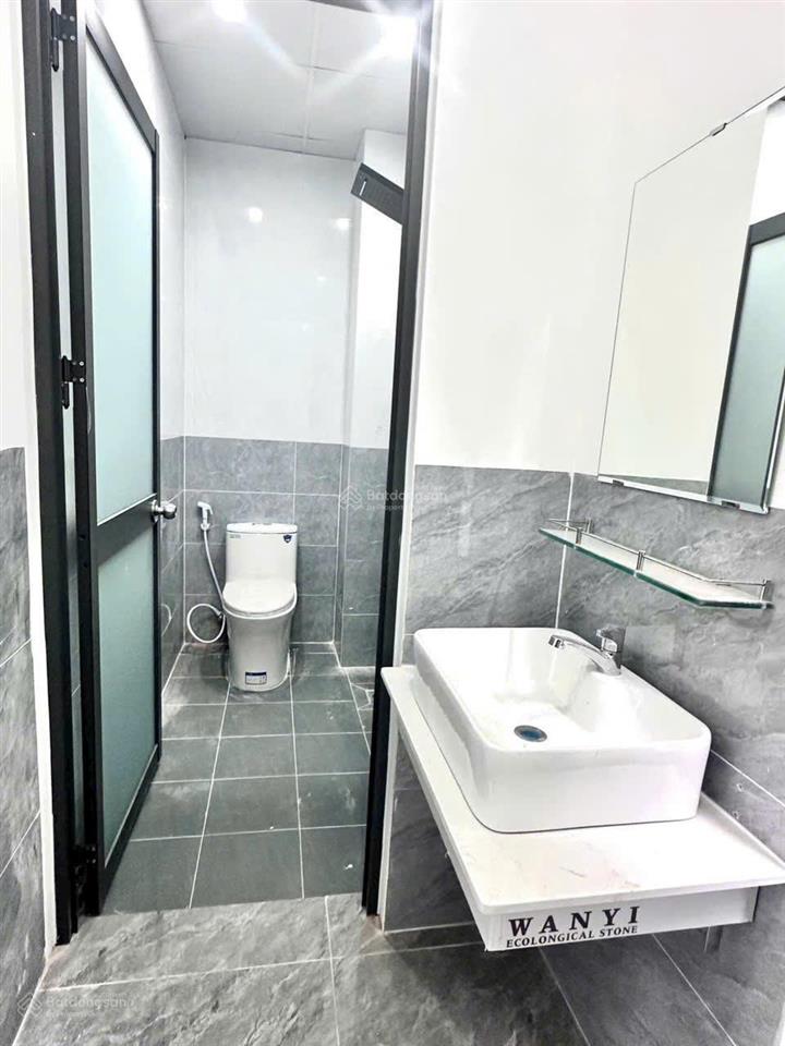 Định cư nước ngoài bán gấp căn nhà sổ riêng thổ cư hoàn công ở cổng 11