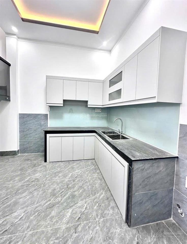 Định cư nước ngoài bán gấp căn nhà sổ riêng thổ cư hoàn công ở cổng 11