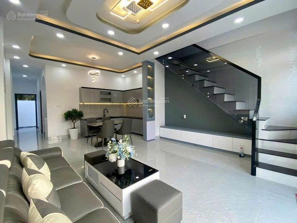 Bán nhà 1 trệt 1 lầu ngay cây xăng đức hưng đường đồng khỏisổ riêng thổ cư