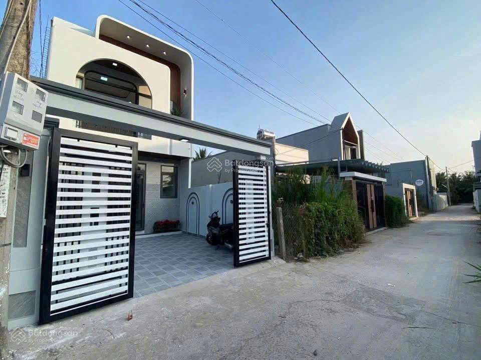 Bán nhà 1 trệt 1 lầu ngay cây xăng đức hưng đường đồng khỏisổ riêng thổ cư