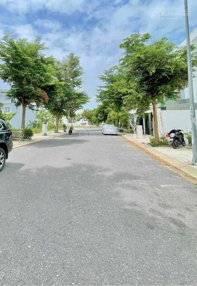 Bán nền đất cực đẹp ngay gần cổng 11  sổ riêng thổ cư  khu vực ko ngập