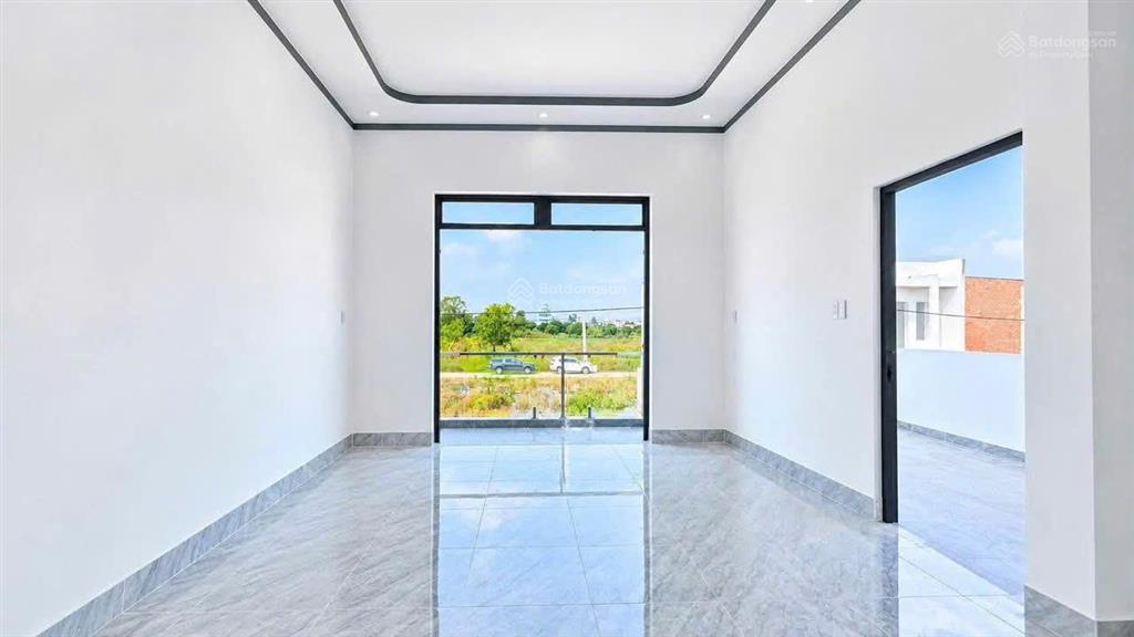 Bán căn nhà ngang 7 dài 15  ngay gần bờ kè bửu long, 700tr nhận nhà