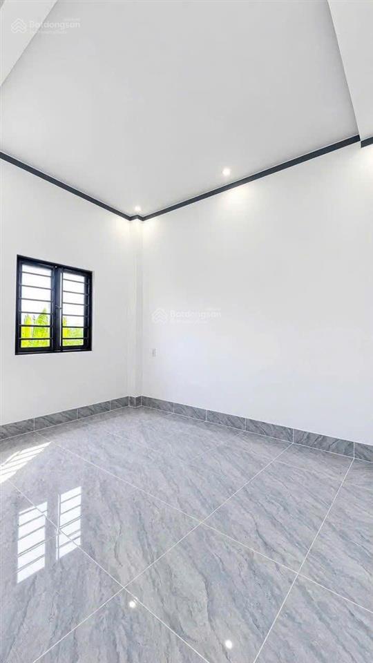 Bán căn nhà ngang 7 dài 15  ngay gần bờ kè bửu long, 700tr nhận nhà