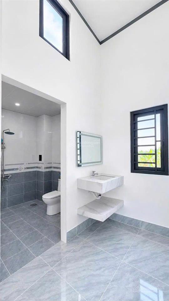 Bán căn nhà ngang 7 dài 15  ngay gần bờ kè bửu long, 700tr nhận nhà