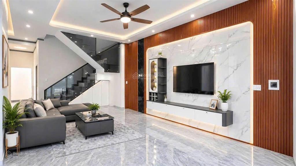 Bán căn nhà ngang 7 dài 15  ngay gần bờ kè bửu long, 700tr nhận nhà