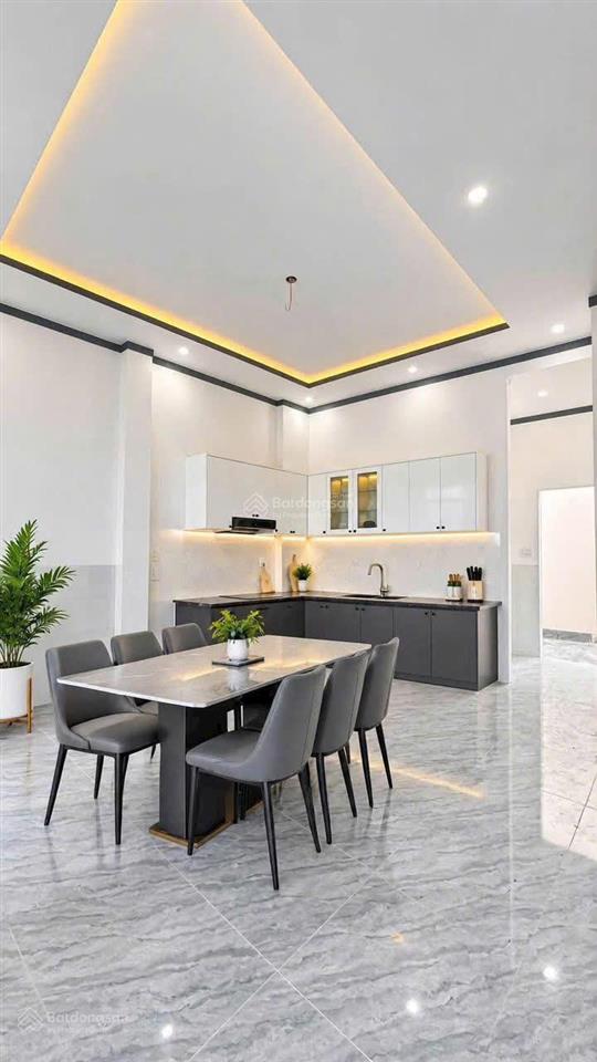 Bán căn nhà ngang 7 dài 15  ngay gần bờ kè bửu long, 700tr nhận nhà