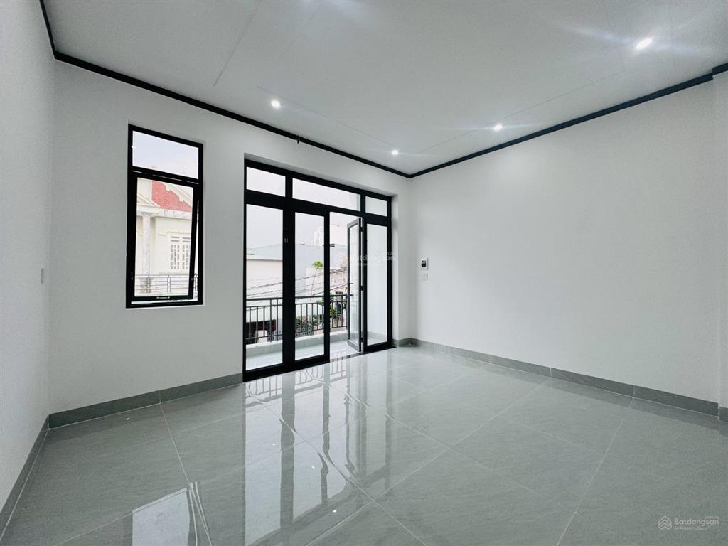 Chủ kẹt tiền bán gấp căn nhà ngay cây xăng đức hưng đường đồng khởi. thổ cư 100%