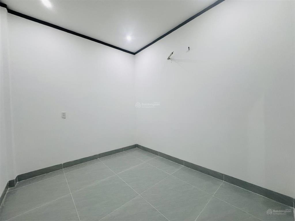Chủ kẹt tiền bán gấp căn nhà ngay cây xăng đức hưng đường đồng khởi. thổ cư 100%