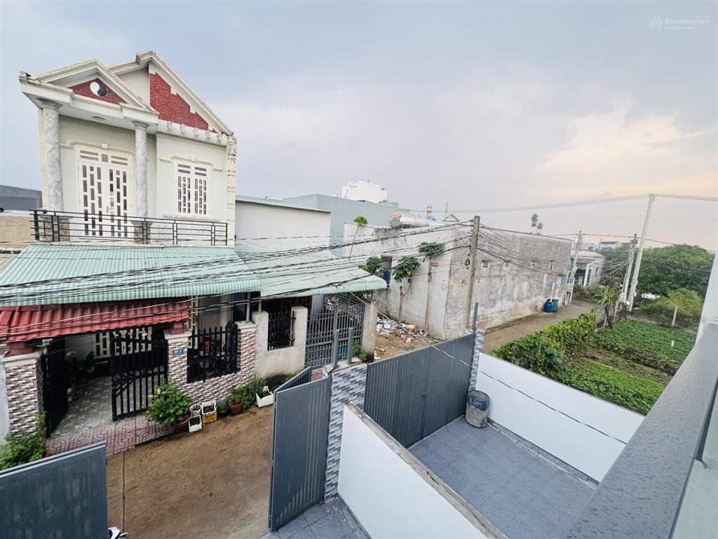 Chủ kẹt tiền bán gấp căn nhà ngay cây xăng đức hưng đường đồng khởi. thổ cư 100%