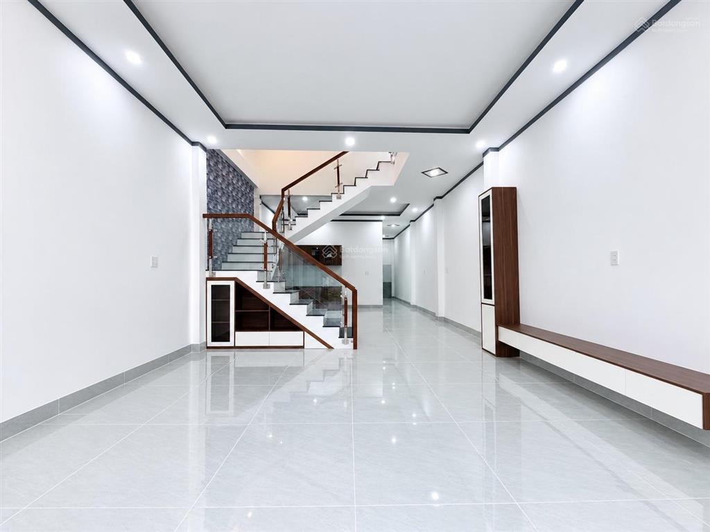 Chủ kẹt tiền bán gấp căn nhà ngay cây xăng đức hưng đường đồng khởi. thổ cư 100%
