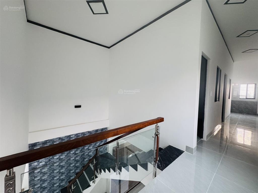 Chủ kẹt tiền bán gấp căn nhà ngay cây xăng đức hưng đường đồng khởi. thổ cư 100%