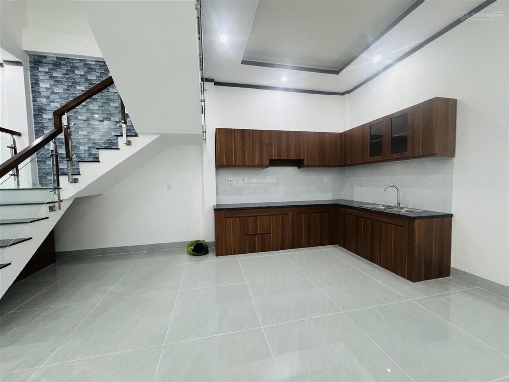 Chủ kẹt tiền bán gấp căn nhà ngay cây xăng đức hưng đường đồng khởi. thổ cư 100%