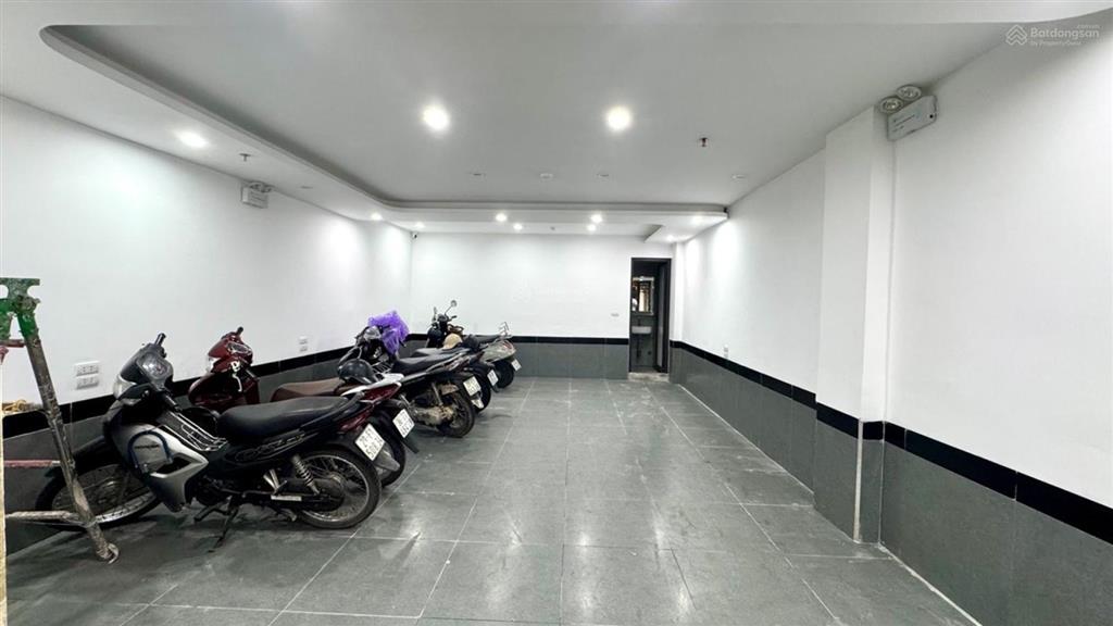 (cực hiếm) bán nhà dòng tiền phố nguyễn văn cừ 1,6 tỷ/năm  120m2