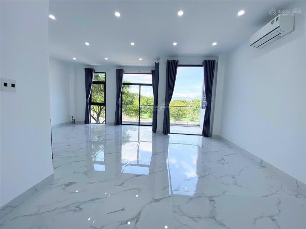 Bán shophouse mt nguyễn sinh sắc 4 tầng đã có sổ đỏ cá nhân. ngay biển, gần siêu thị mega market