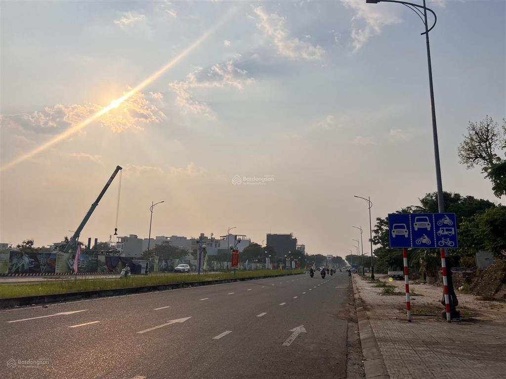 Bán đất mt 7m5 hoà phú 27, ngay mega market, cách biển nguyễn tất thành 1km. lô sạch đẹp