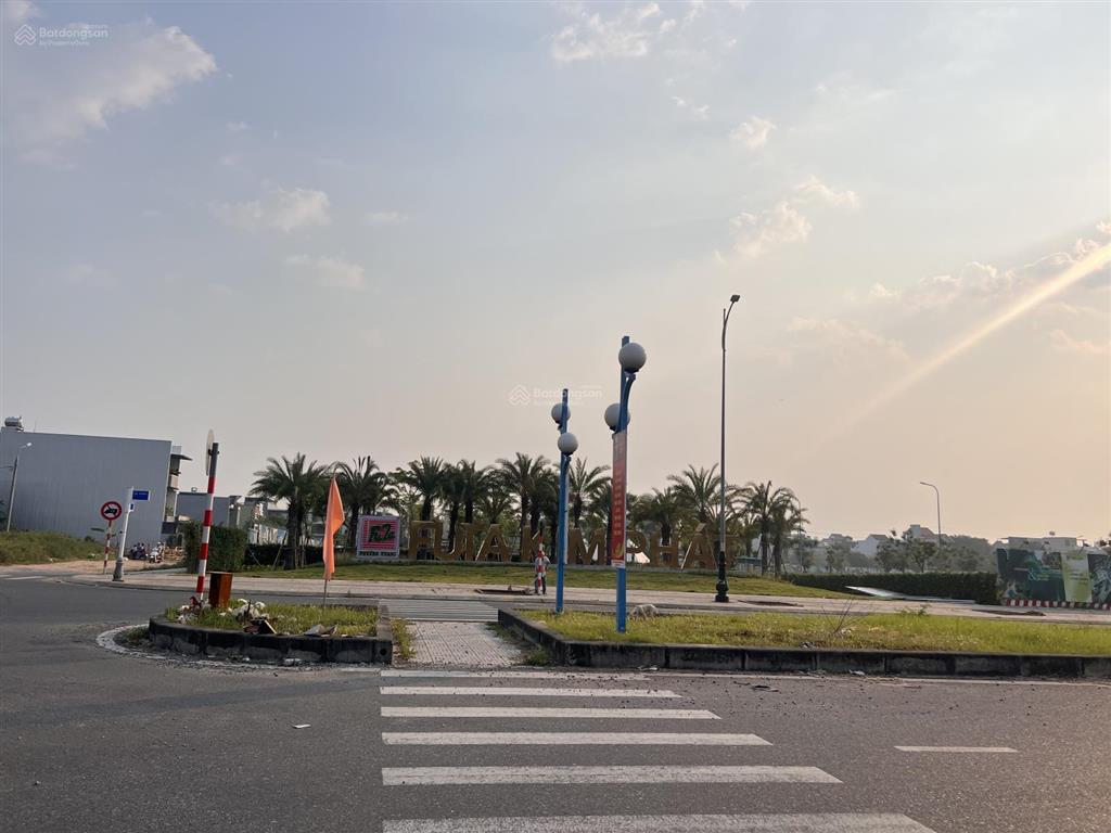 Bán đất mt 7m5 hoà phú 27, ngay mega market, cách biển nguyễn tất thành 1km. lô sạch đẹp