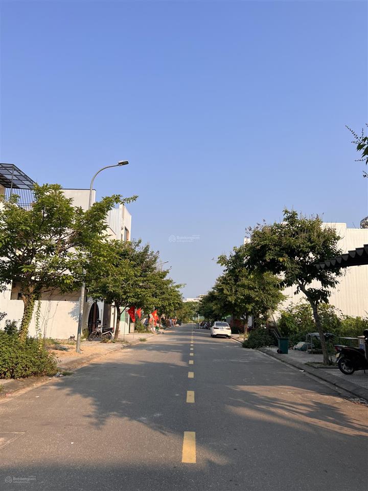 Bán đất mt 7m5 hoà phú 27, ngay mega market, cách biển nguyễn tất thành 1km. lô sạch đẹp