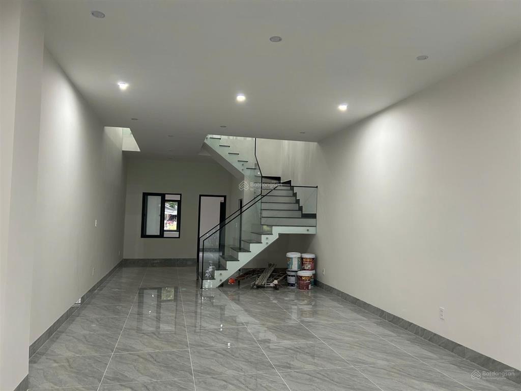 Cho thuê nhà 4 tầng mt phùng hưng, liên chiểu gần đh fpt, cao đẳng thương mại. 4 phòng, 5wc