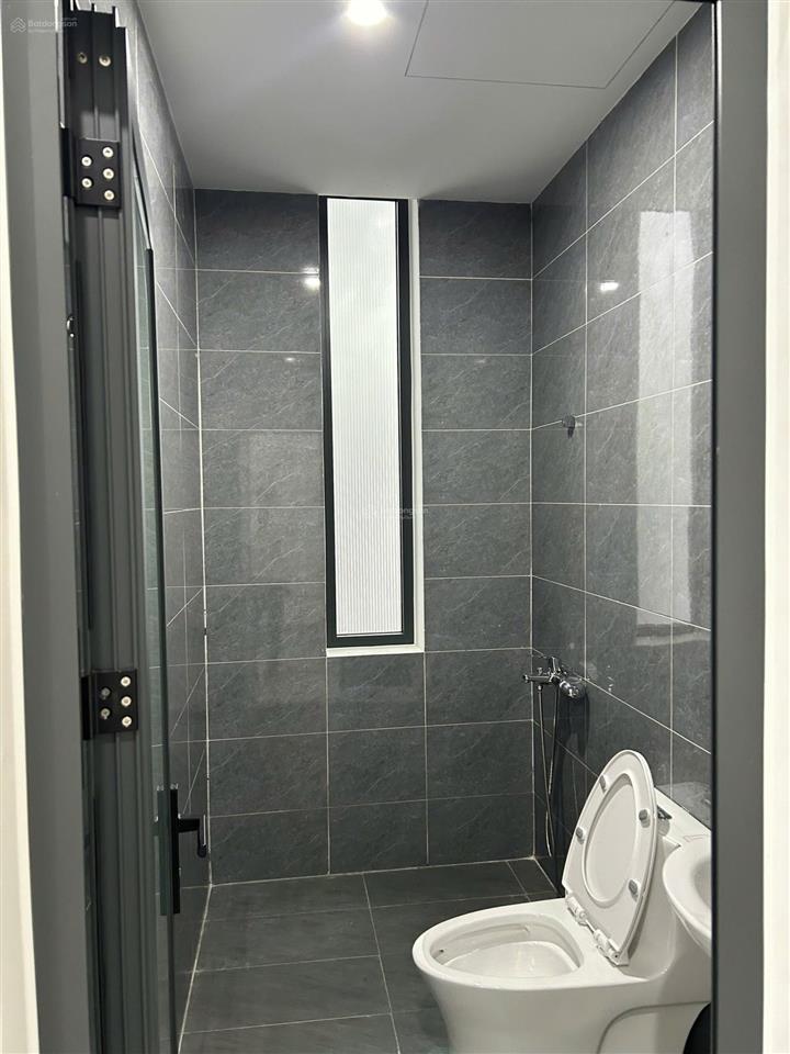 Cho thuê nhà 4 tầng mt phùng hưng, liên chiểu gần đh fpt, cao đẳng thương mại. 4 phòng, 5wc