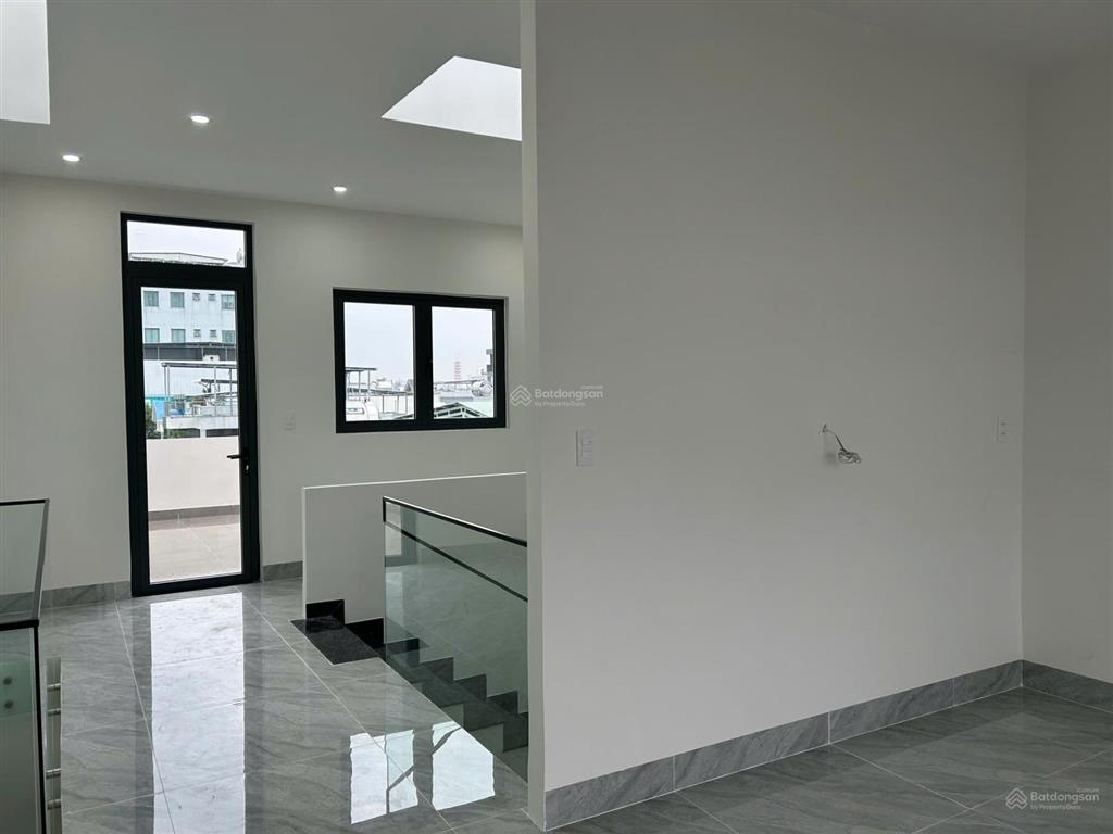 Cho thuê nhà 4 tầng mt phùng hưng, liên chiểu gần đh fpt, cao đẳng thương mại. 4 phòng, 5wc