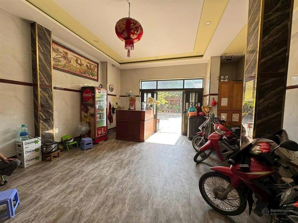 Bán khách sạn mặt tiền đường hai bà trưng, p. dĩ an. 1 trệt 5 lầu có 16 phòng thu nhập 130 triệu/th