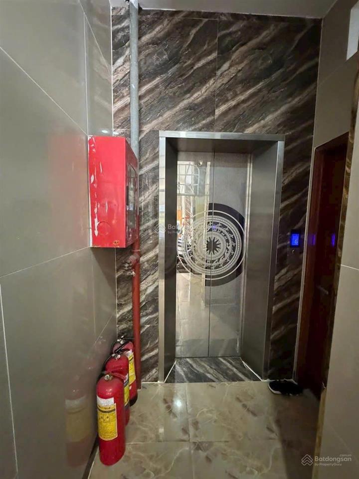 Bán khách sạn mặt tiền đường hai bà trưng, p. dĩ an. 1 trệt 5 lầu có 16 phòng thu nhập 130 triệu/th