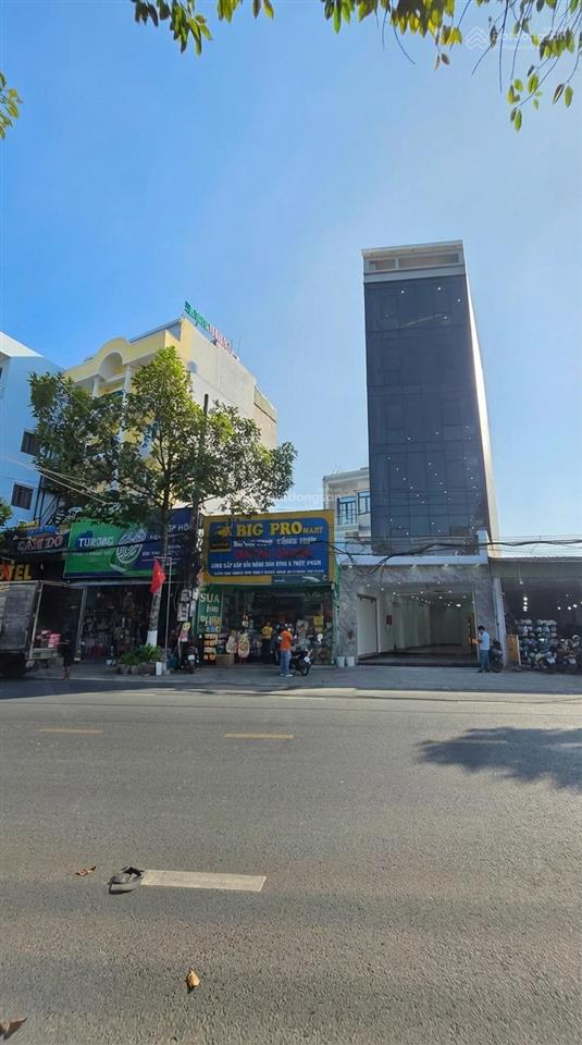 Toà nhà văn phòng 6 tầng551.4m2 mặt tiền đường lê hồng phong, p. dĩ an mới xây